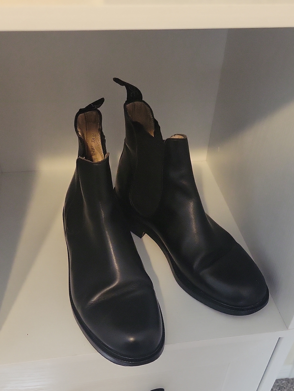 Freelance Leather sole Sz38.5 Made in France Black leather pull on Ankle boot